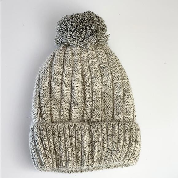 New Classic Fashion Women Heather Gray Knit Pompom Cuffed Winter Beanie Hat OS - Picture 2 of 4